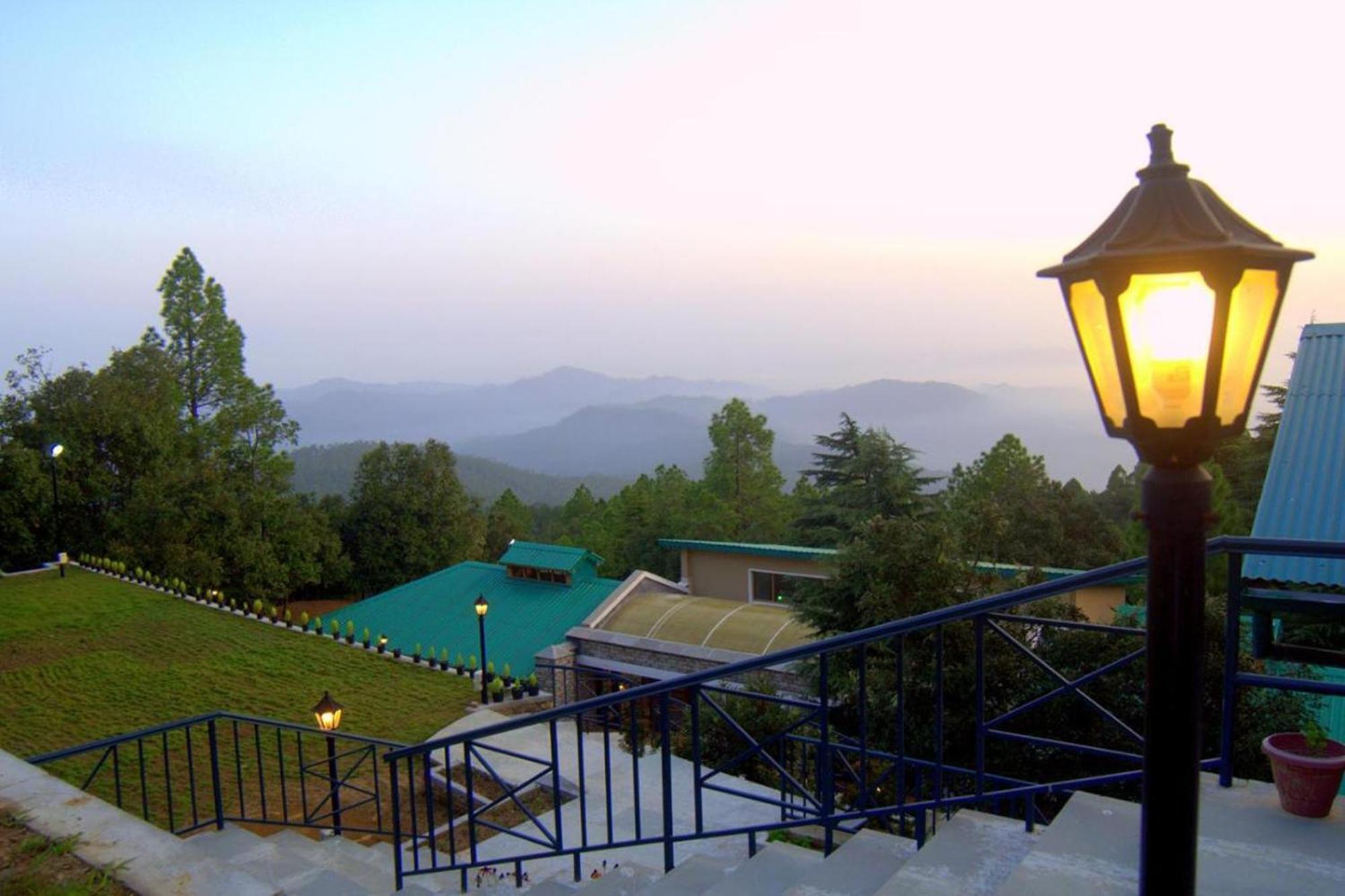 Blusalzz Escapade Anant Rasa Resort - Ranikhet Shitlakhet Eksteriør billede